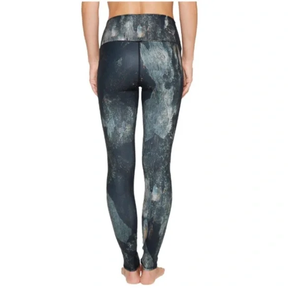 🧘🏽‍♀️EUC ALO Yoga High Waist Airbrush Legging in Canyon - Sz Medium